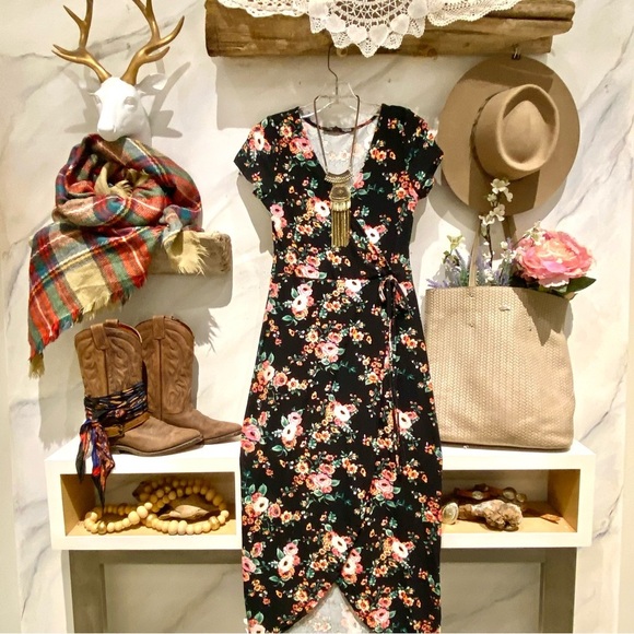 Rebel Sugar Dresses & Skirts - Beautiful boho maxi floral dress w resort vacay vibe